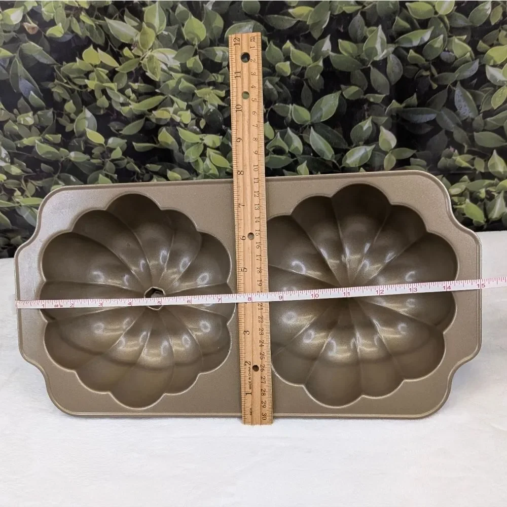 Nordic Ware Great Pumpkin Pan